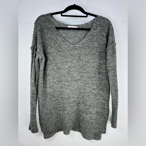 Women’s Abercrombie & Fitch Gray Knit Wool Blend V Neck Lightweight Sweater XS-S - Picture 1 of 7